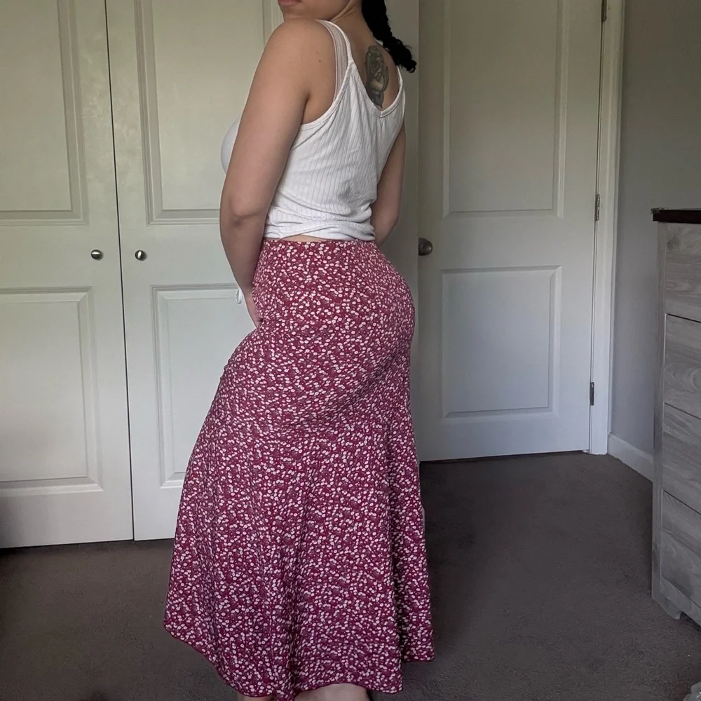 Floral Red Midi Mermaid Skirt with Slit - Picture 3 of 7